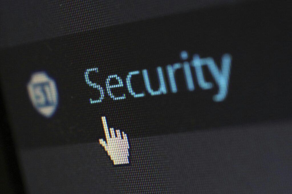 📝 ARTICLE 8 — IA et sécurité routière : comment réduire les risques d’accident Close-up view of a mouse cursor over digital security text on display.